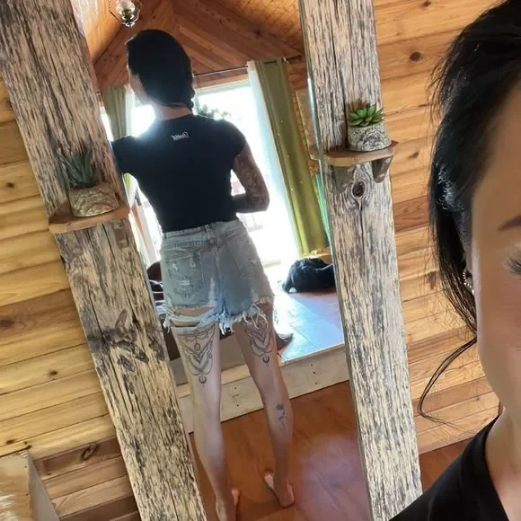 Sexy high rise bum rip jean shorts - Picture 3 of 10